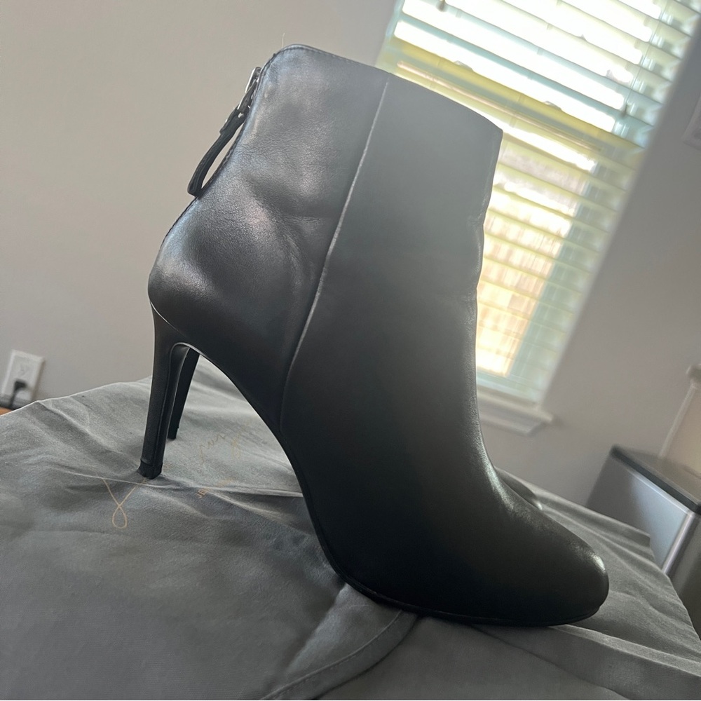 Lola Cruz Sleek Black Leather Heeled Ankle Boots, Like New!